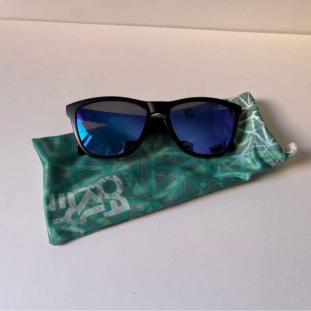Oakley Frogskins sunglasses w/ mirrored purple lenses